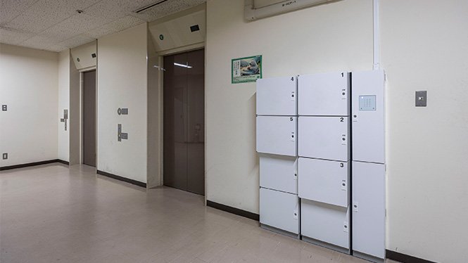 駐車場付近に設置された鍵管理機